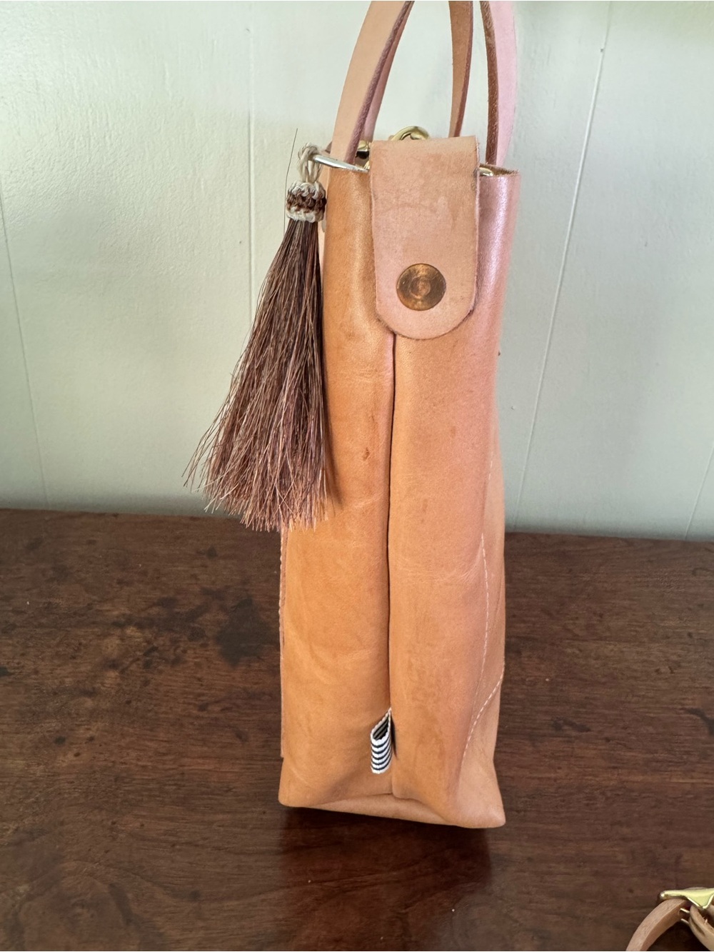Meanwhile Back On The Farm Virginia Leather Small Tote - Picture 6 of 12